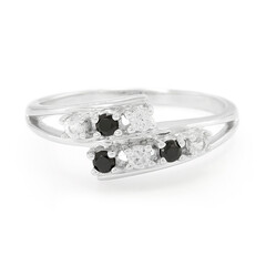 Anillo en plata con Espinela negra