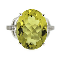 Anillo en plata con Cuarzo del Ouro Verde