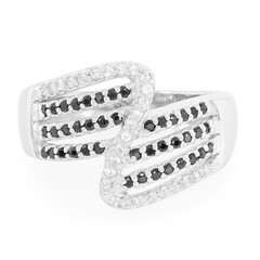 Anillo en plata con Espinela negra