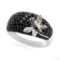 Anillo en plata con Espinela negra