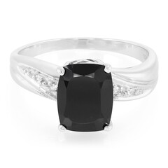 Anillo en plata con Espinela negra