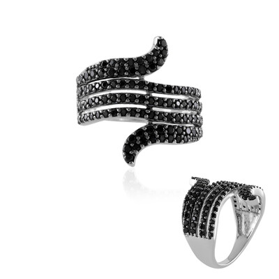 Anillo en plata con Espinela negra