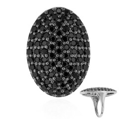 Anillo en plata con Espinela negra