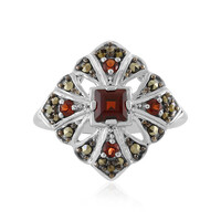 Anillo en plata con Granate de Mozambique