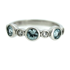 Anillo en plata con Zircón de Ratanak Kirí