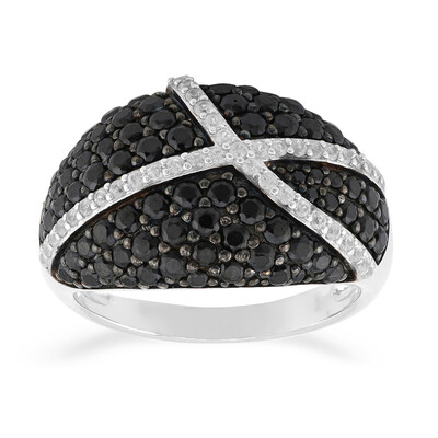 Anillo en plata con Espinela negra