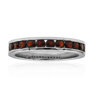Anillo en plata con Granate