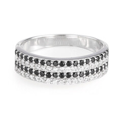 Anillo en plata con Espinela negra