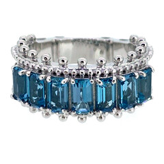 Anillo en plata con Topacio azul de Londres (Dallas Prince Designs)