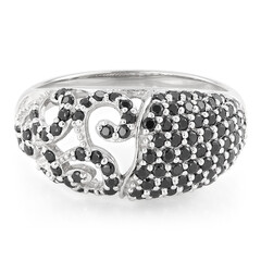 Anillo en plata con Espinela negra