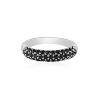 Anillo en plata con Espinela negra