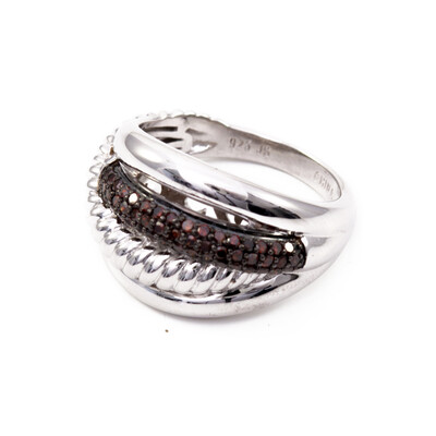 Anillo en plata con Diamante rojo