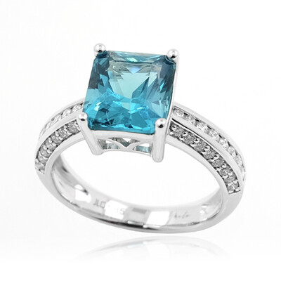 Anillo en oro con Apatita azul caribe (de Melo)