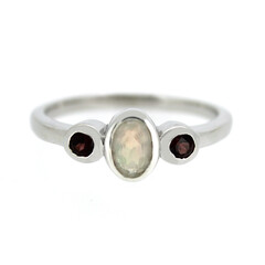 Anillo en plata con Ópalo de Welo