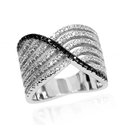 Anillo en plata con Espinela negra