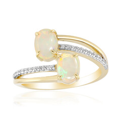 Anillo en oro con Ópalo blanco de Brasil