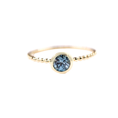 Anillo en oro con Zircón de Ratanak Kirí