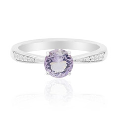 Anillo en plata con Escapolita púrpura