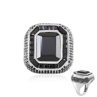 Anillo en plata con Espinela negra