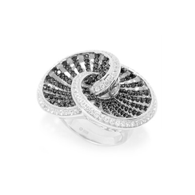 Anillo en plata con Espinela negra (Dallas Prince Designs)
