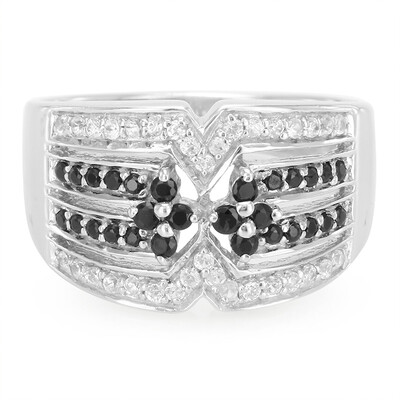 Anillo en plata con Espinela negra