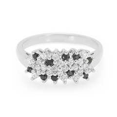 Anillo en plata con Espinela negra