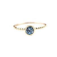 Anillo en oro con Zircón de Ratanak Kirí