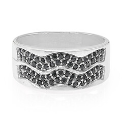 Anillo en plata con Espinela negra