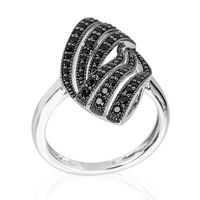 Anillo en plata con Espinela negra