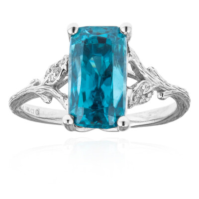 Anillo en oro con Zircón de Ratanak Kirí (Smithsonian)