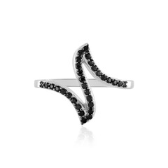 Anillo en plata con Espinela negra