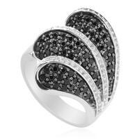 Anillo en plata con Espinela negra