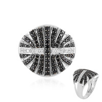 Anillo en plata con Espinela negra