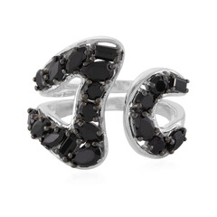 Anillo en plata con Espinela negra