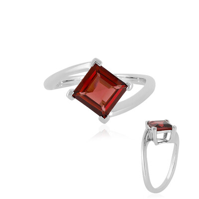 Anillo en plata con Granate de Mozambique