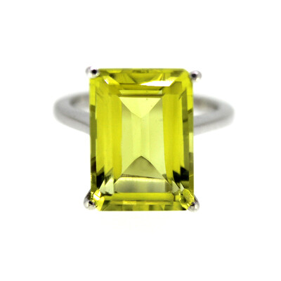 Anillo en plata con Cuarzo del Ouro Verde