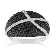 Anillo en plata con Espinela negra