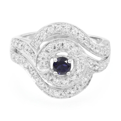 Anillo en plata con Iolita de Ceilán
