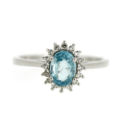 Anillo en plata con Zircón de Ratanak Kirí