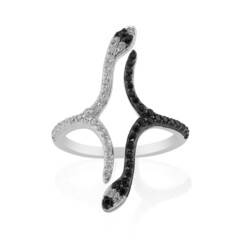 Anillo en plata con Espinela negra