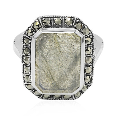 Anillo en plata con Labradorita
