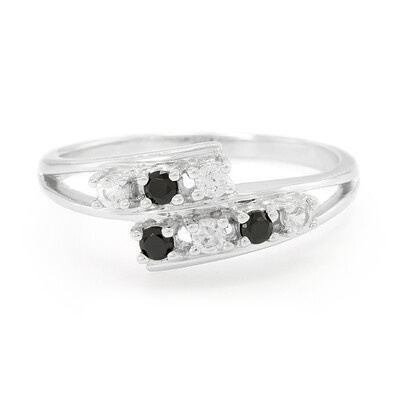Anillo en plata con Espinela negra