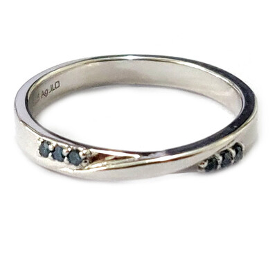 Anillo en plata con Diamante azul