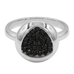 Anillo en plata con Espinela negra