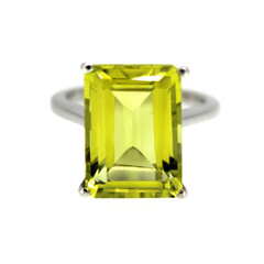 Anillo en plata con Cuarzo del Ouro Verde