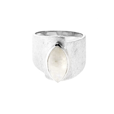 Anillo en plata con Piedra de Luna arcoíris