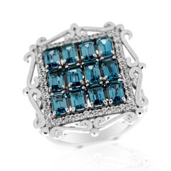 Anillo en plata con Topacio azul de Londres (Dallas Prince Designs)