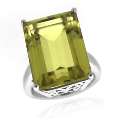 Anillo en plata con Cuarzo del Ouro Verde