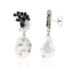 Pendientes en plata con Perla Freshwater (Dallas Prince Designs)