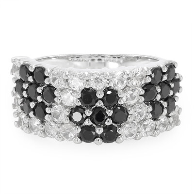 Anillo en plata con Espinela negra